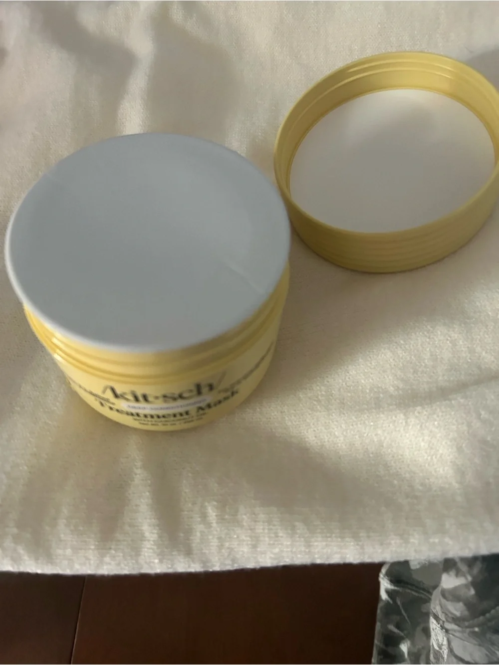 Kitsch Deep Conditioning Treatment Mask in Pale Yellow